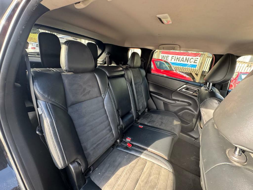 2022 Mitsubishi Outlander Image 10