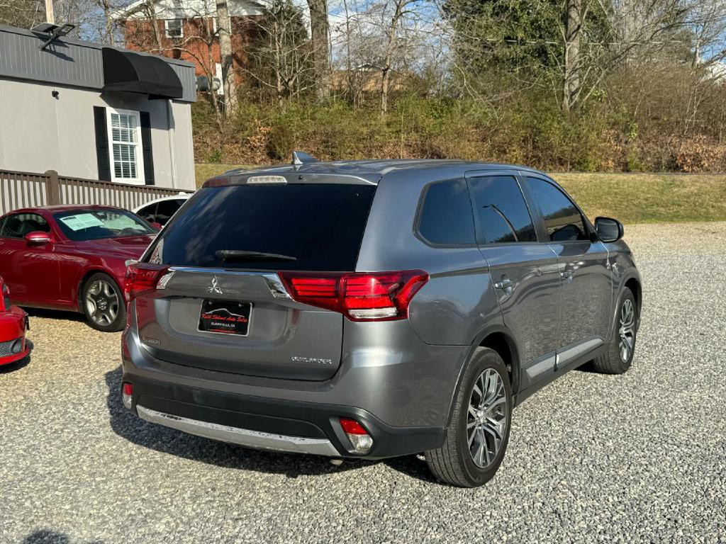 2018 Mitsubishi Outlander Image 4