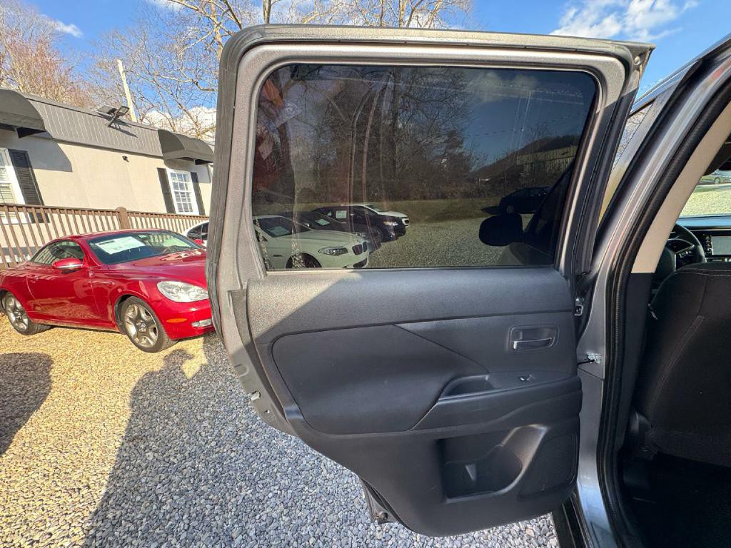 2018 Mitsubishi Outlander Image 6