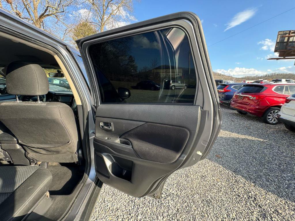 2018 Mitsubishi Outlander Image 9