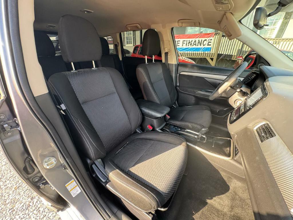 2018 Mitsubishi Outlander Image 12