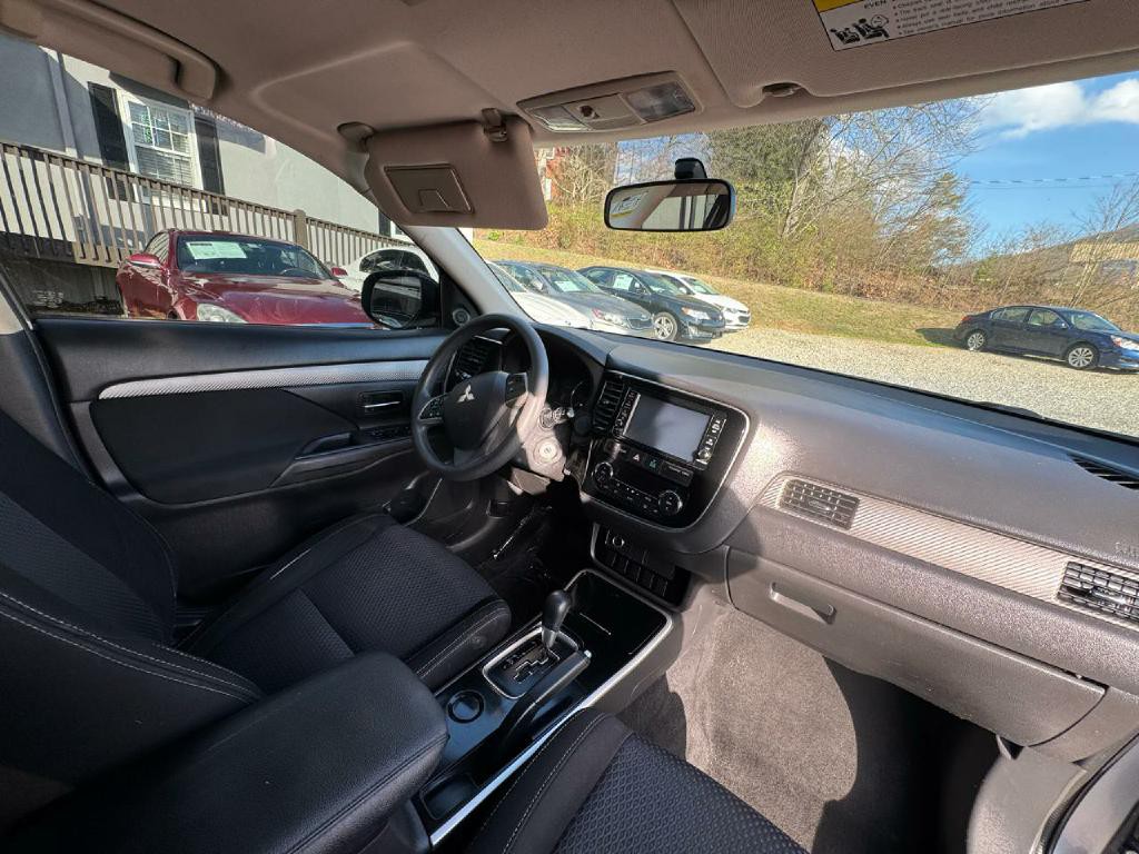 2018 Mitsubishi Outlander Image 13