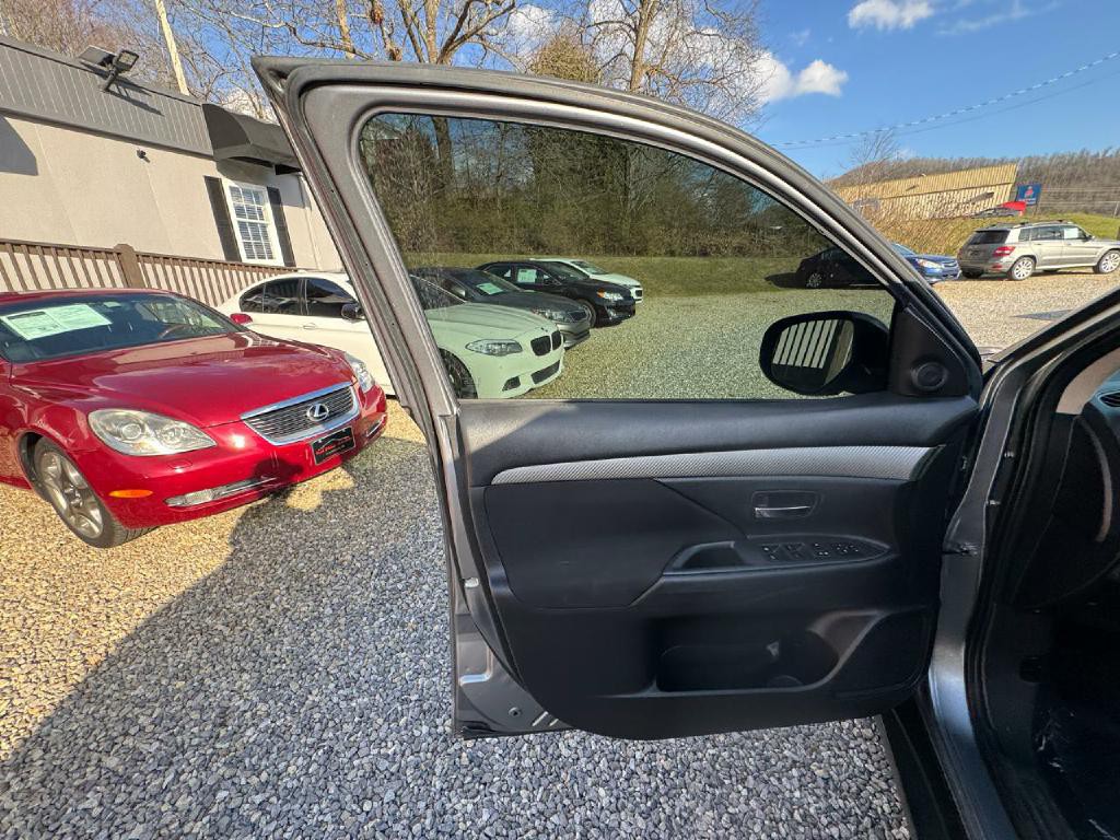 2018 Mitsubishi Outlander Image 14