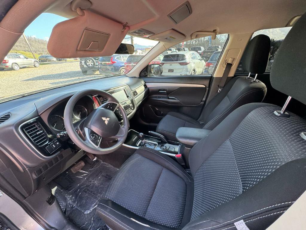 2018 Mitsubishi Outlander Image 15