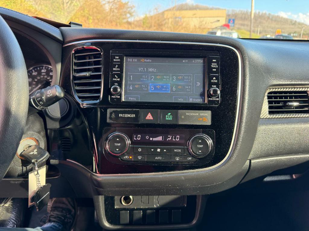 2018 Mitsubishi Outlander Image 18