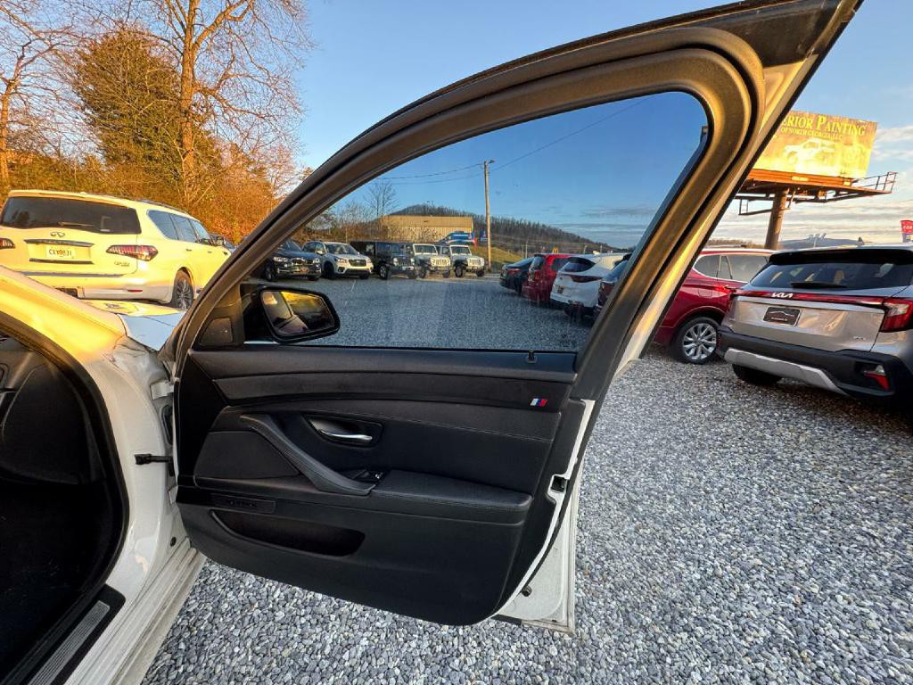 2013 BMW 5 Series Image 9