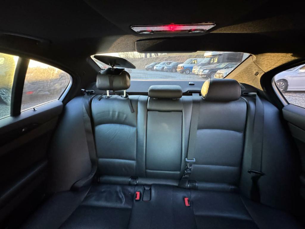 2013 BMW 5 Series Image 19