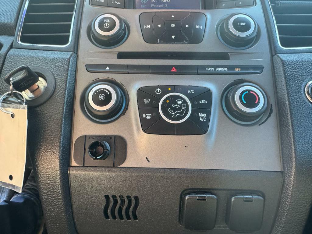 2015 Ford Taurus Image 16