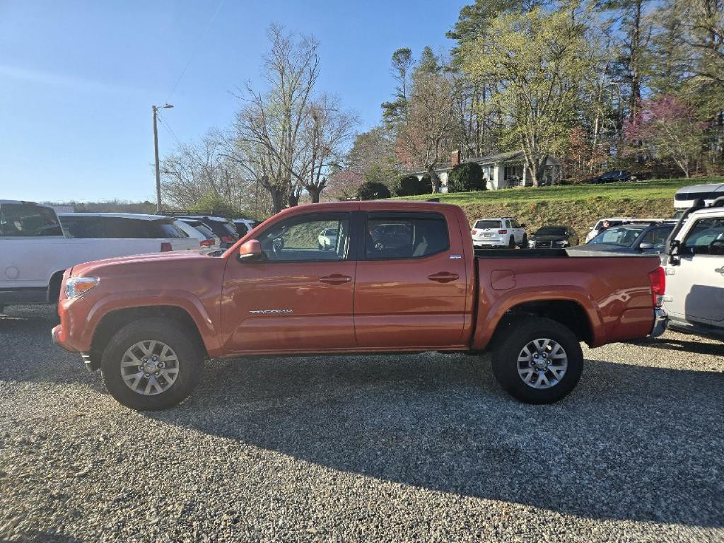 2017 Toyota Tacoma Image 2