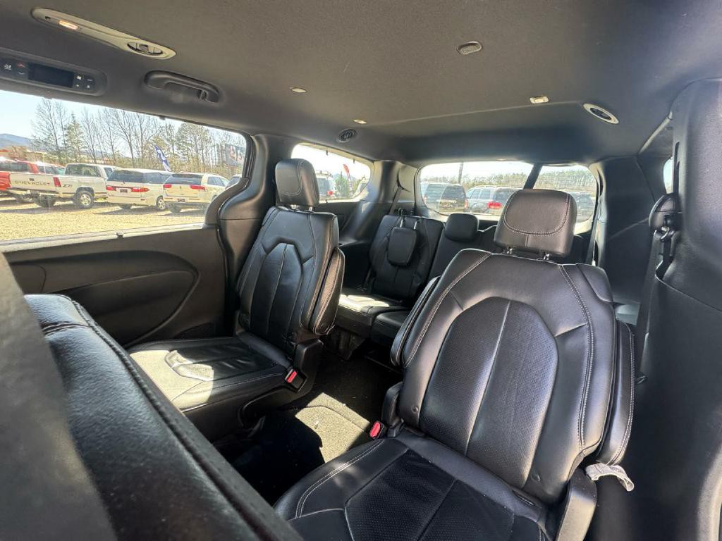 2020 Chrysler Pacifica Image 3