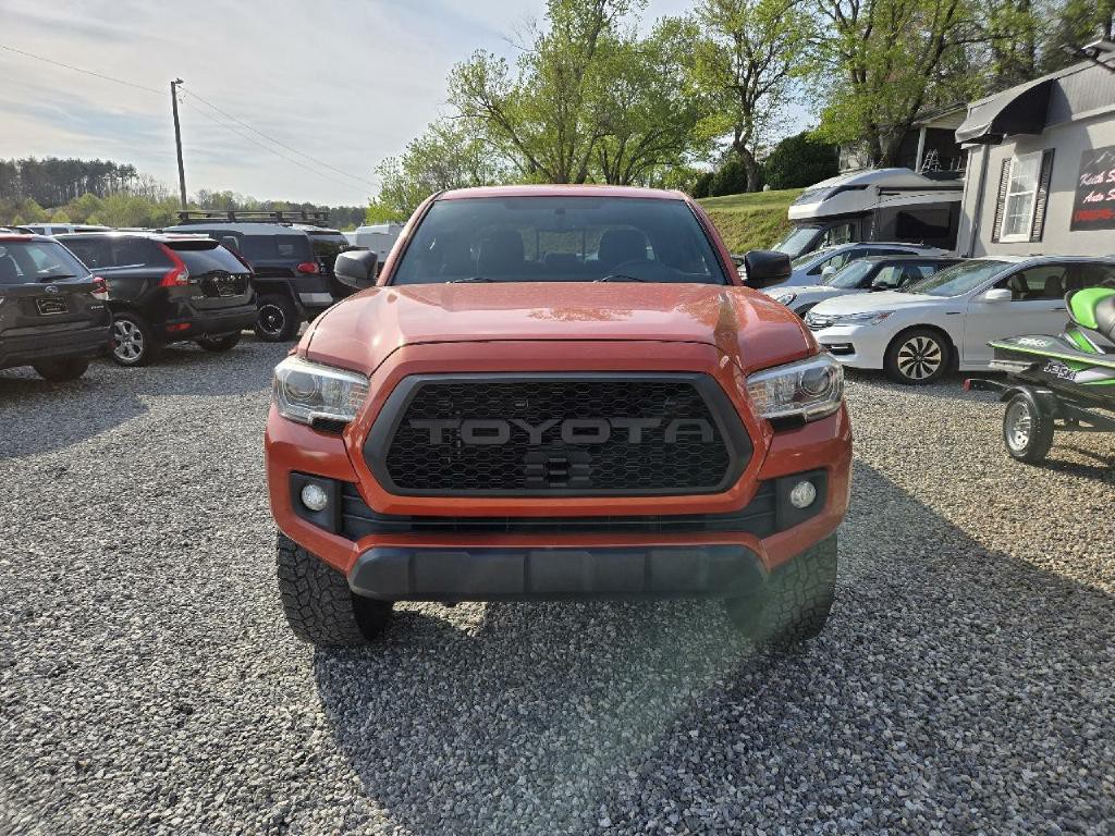 2017 Toyota Tacoma Image 2