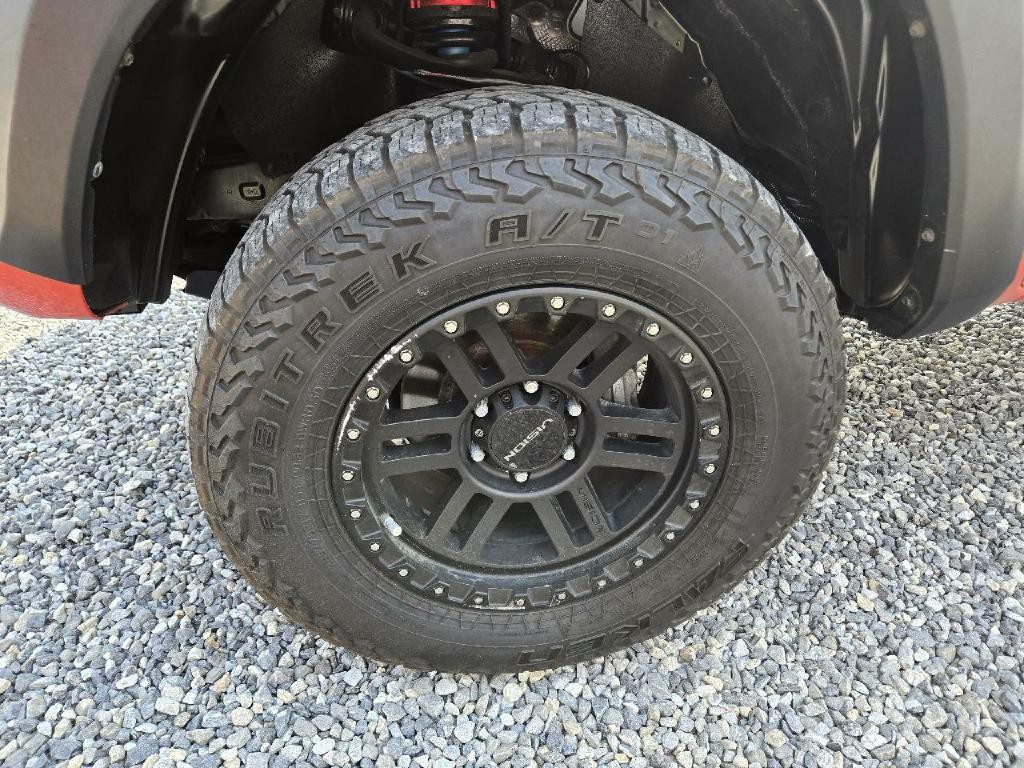 2017 Toyota Tacoma Image 4