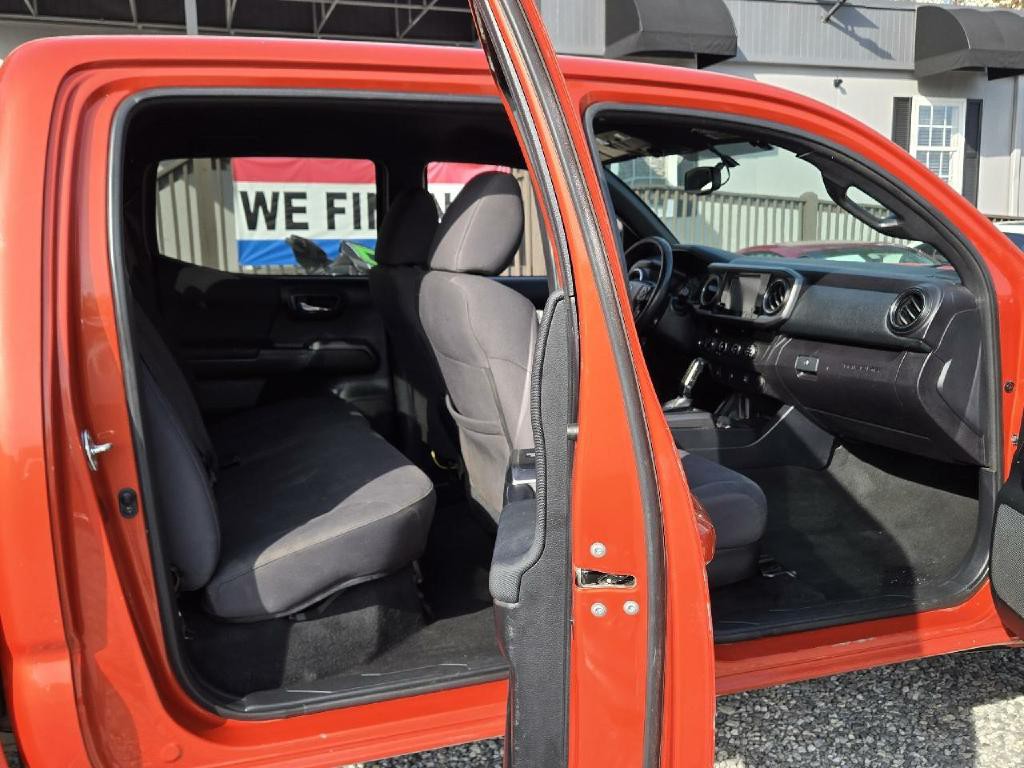 2017 Toyota Tacoma Image 8