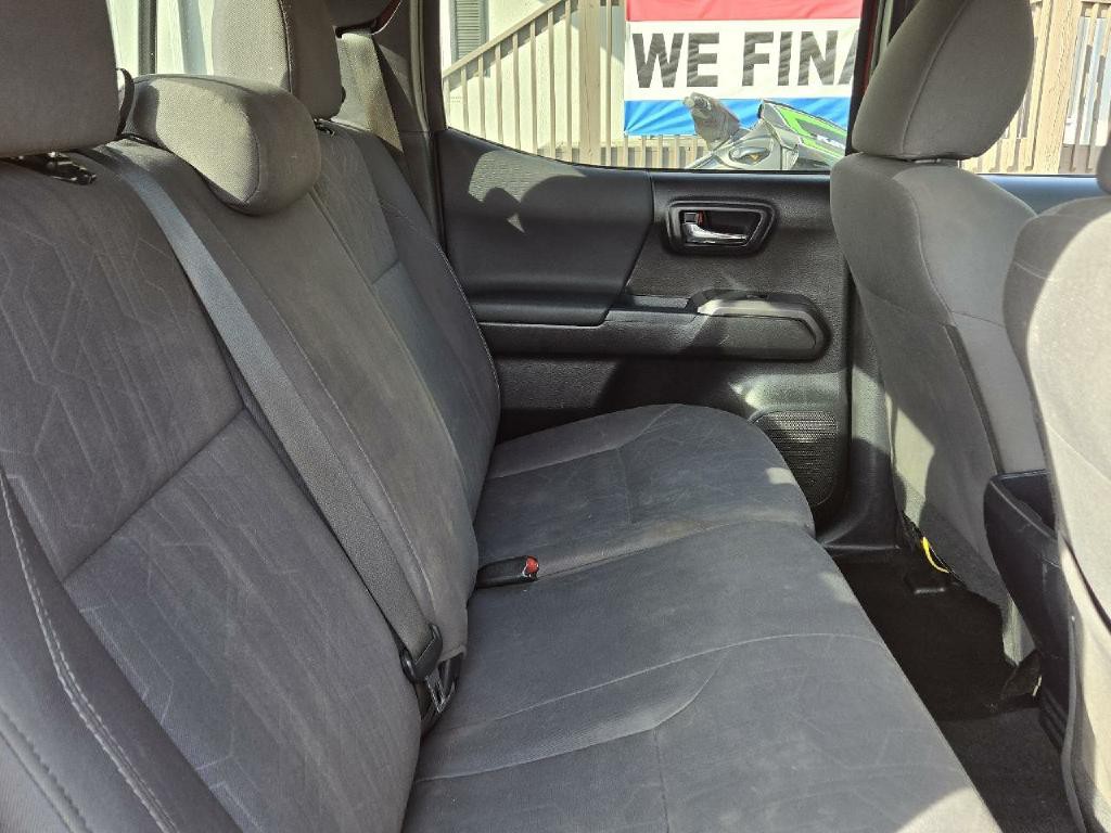 2017 Toyota Tacoma Image 9