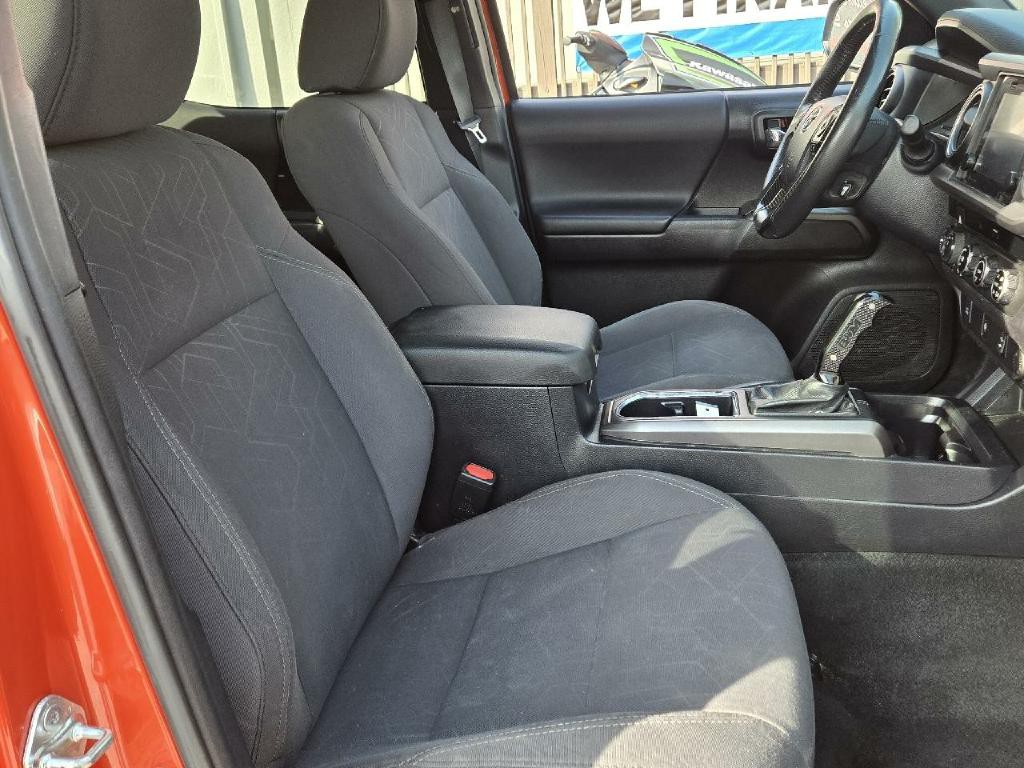 2017 Toyota Tacoma Image 10