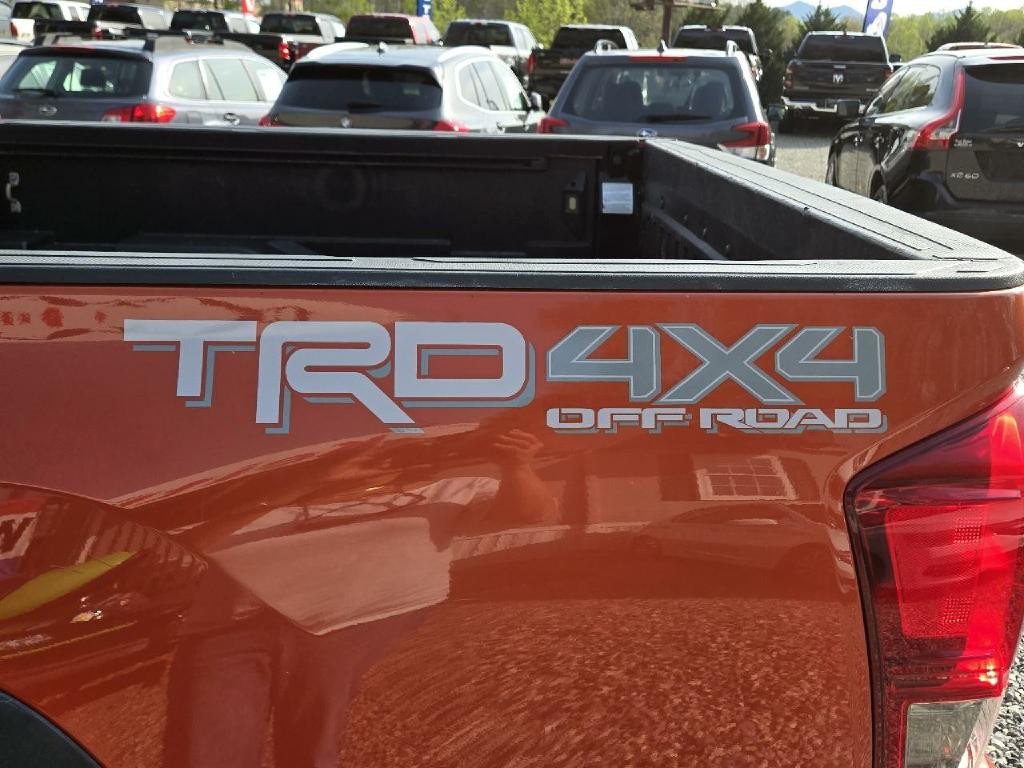 2017 Toyota Tacoma Image 11