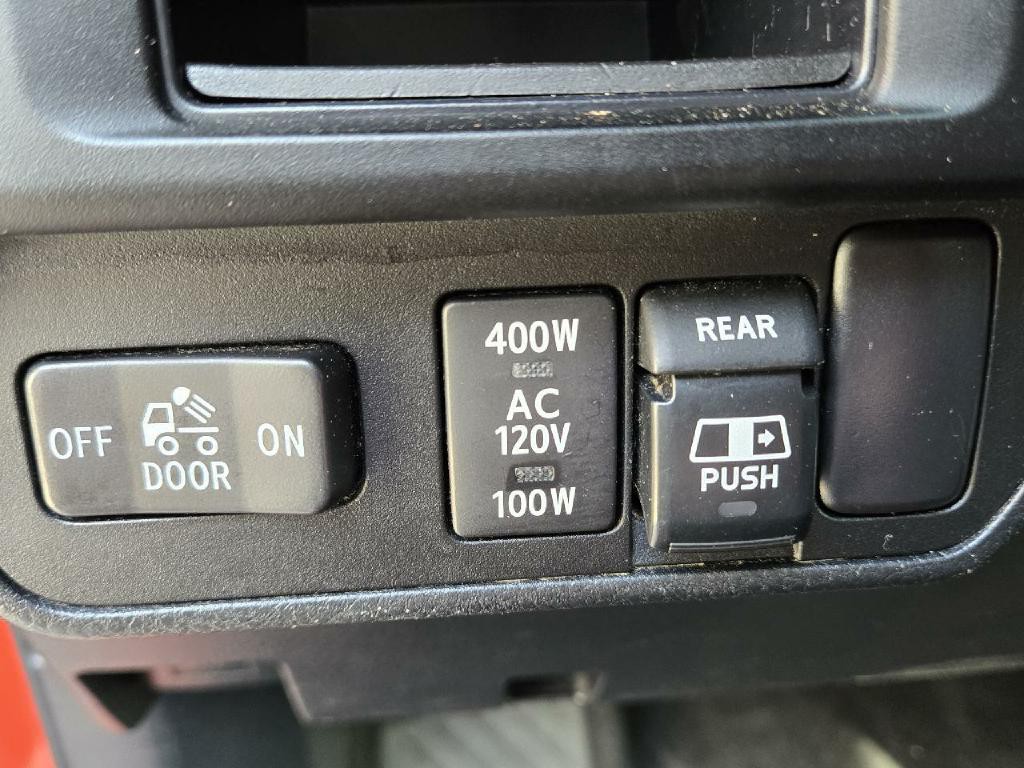 2017 Toyota Tacoma Image 15