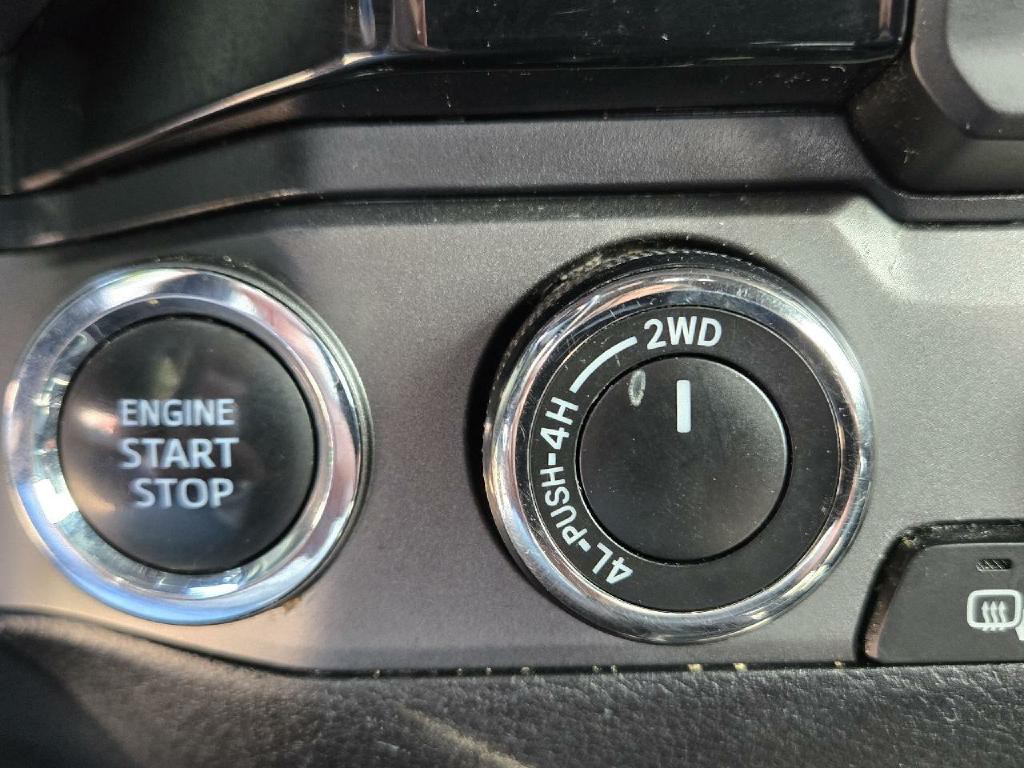 2017 Toyota Tacoma Image 19