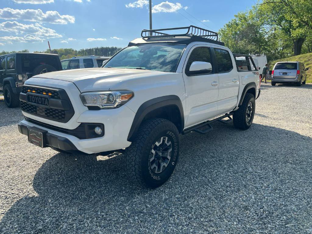 2018 Toyota Tacoma Image 2