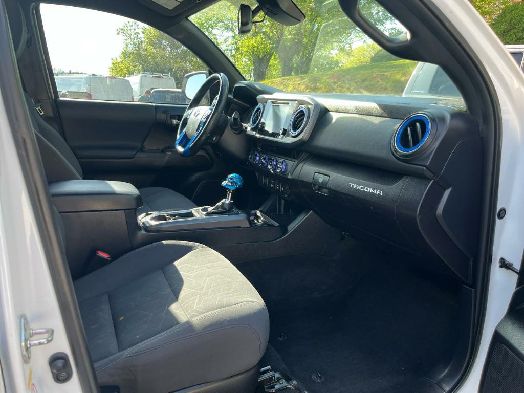 2018 Toyota Tacoma Image 10