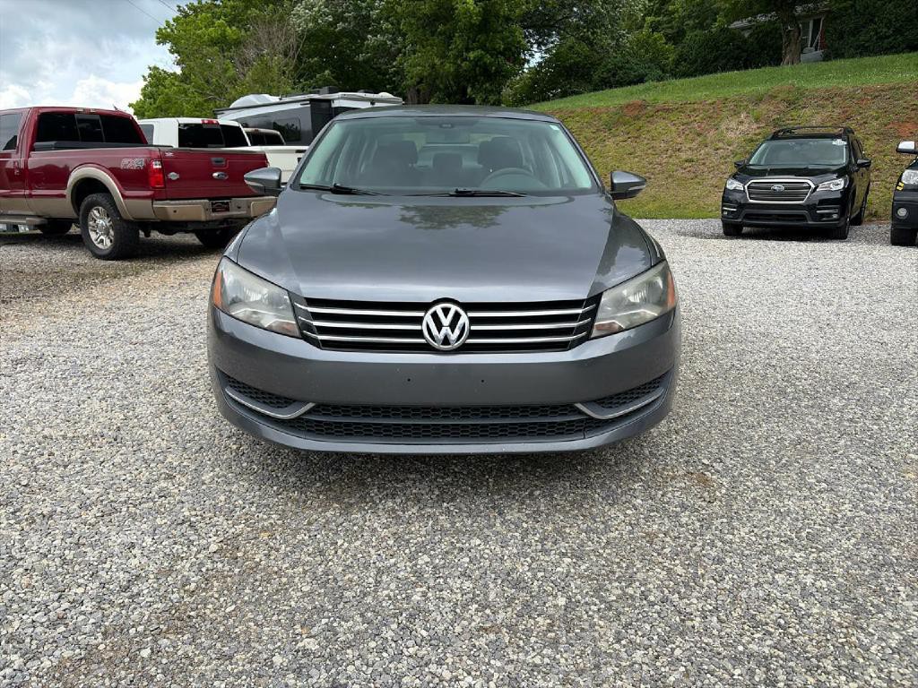 2012 Volkswagen Passat Image 2