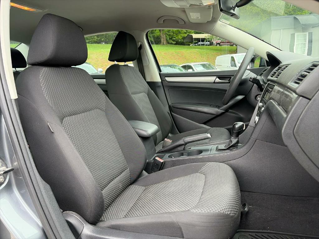 2012 Volkswagen Passat Image 9
