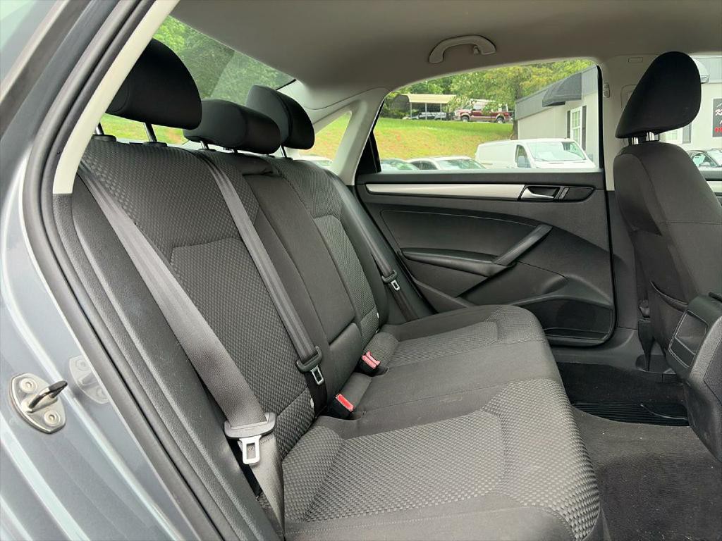 2012 Volkswagen Passat Image 10