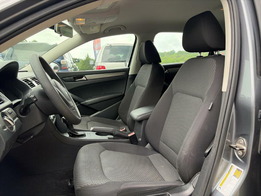 2012 Volkswagen Passat Image 11