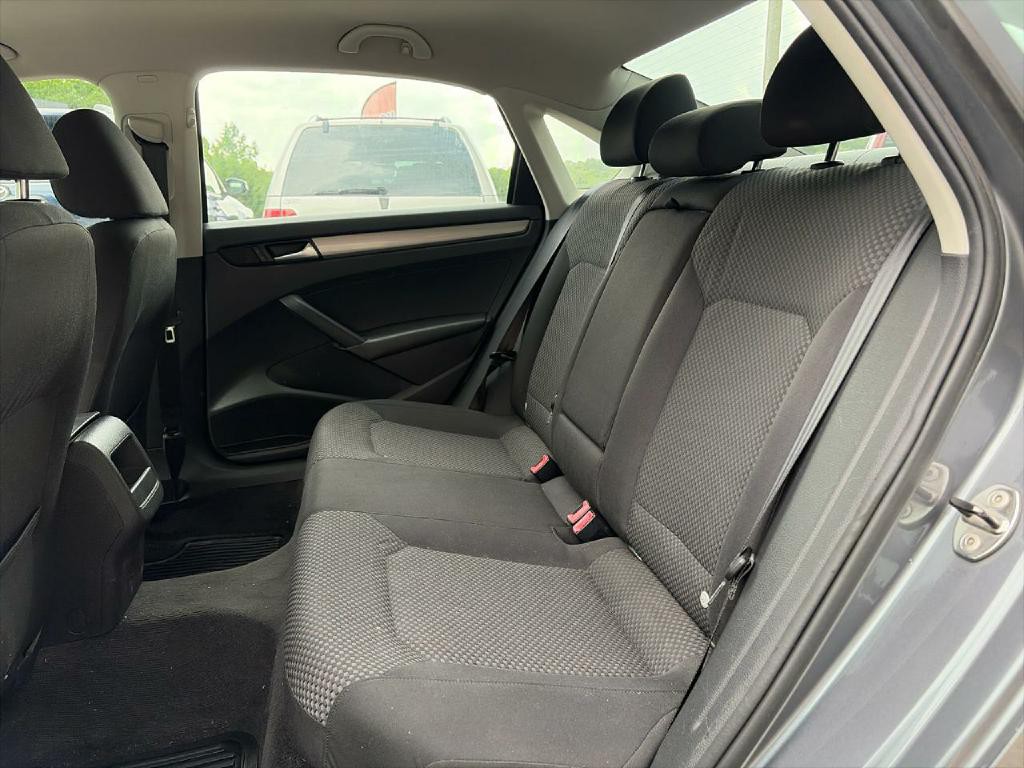 2012 Volkswagen Passat Image 12