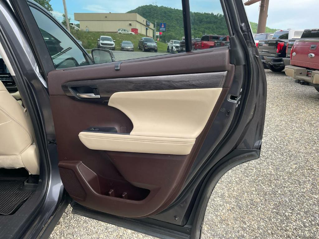 2021 Toyota Highlander Image 13