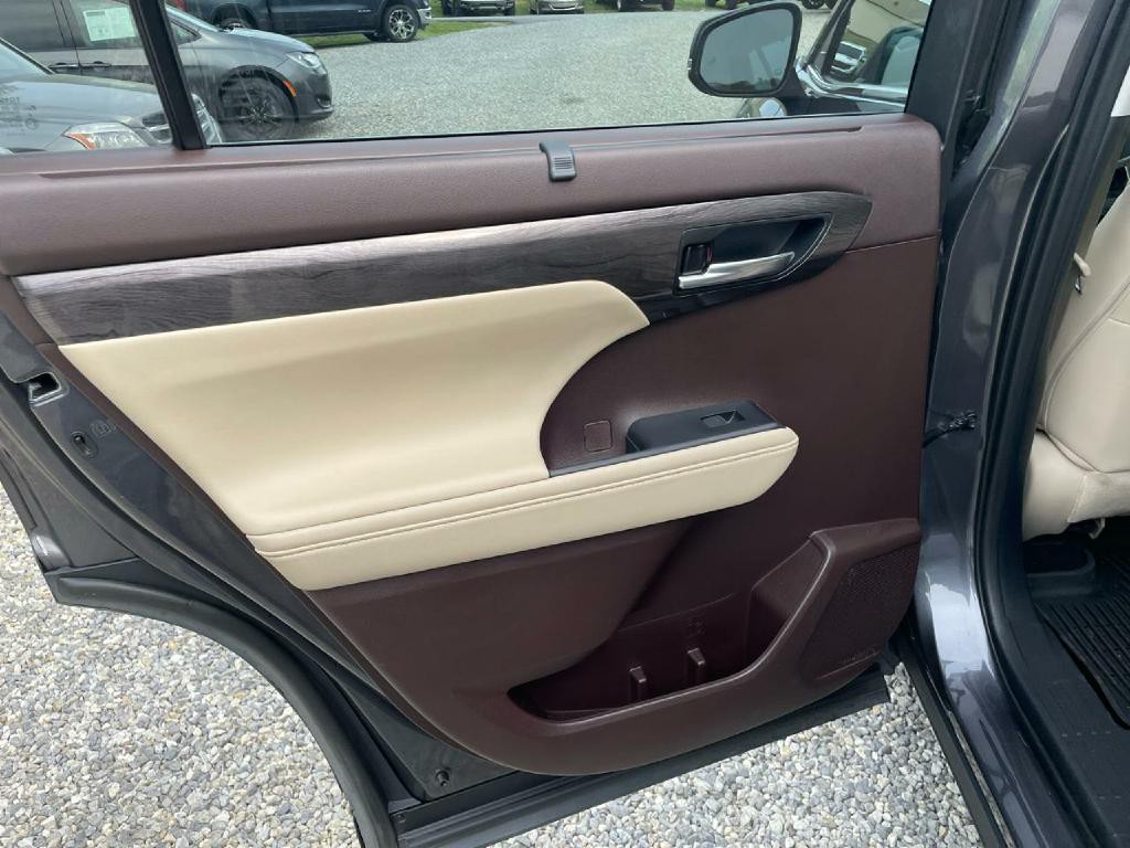 2021 Toyota Highlander Image 21