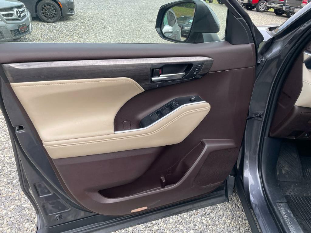 2021 Toyota Highlander Image 24
