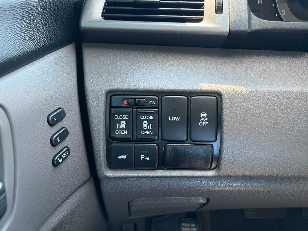 2015 Honda Odyssey Image 25