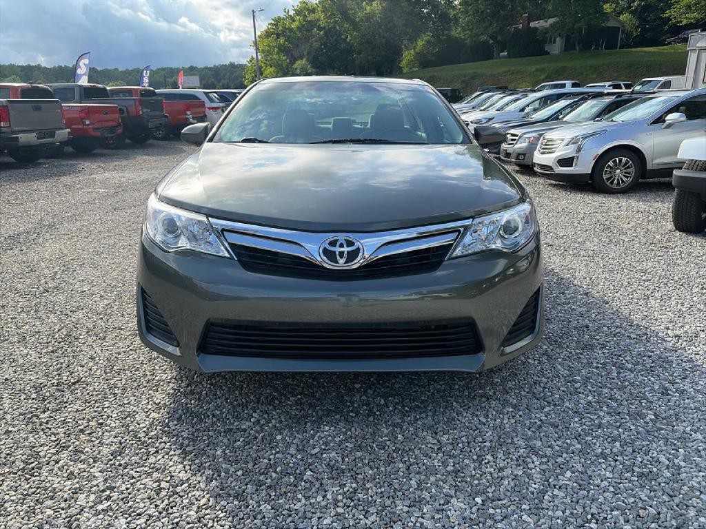 2013 Toyota Camry Image 2