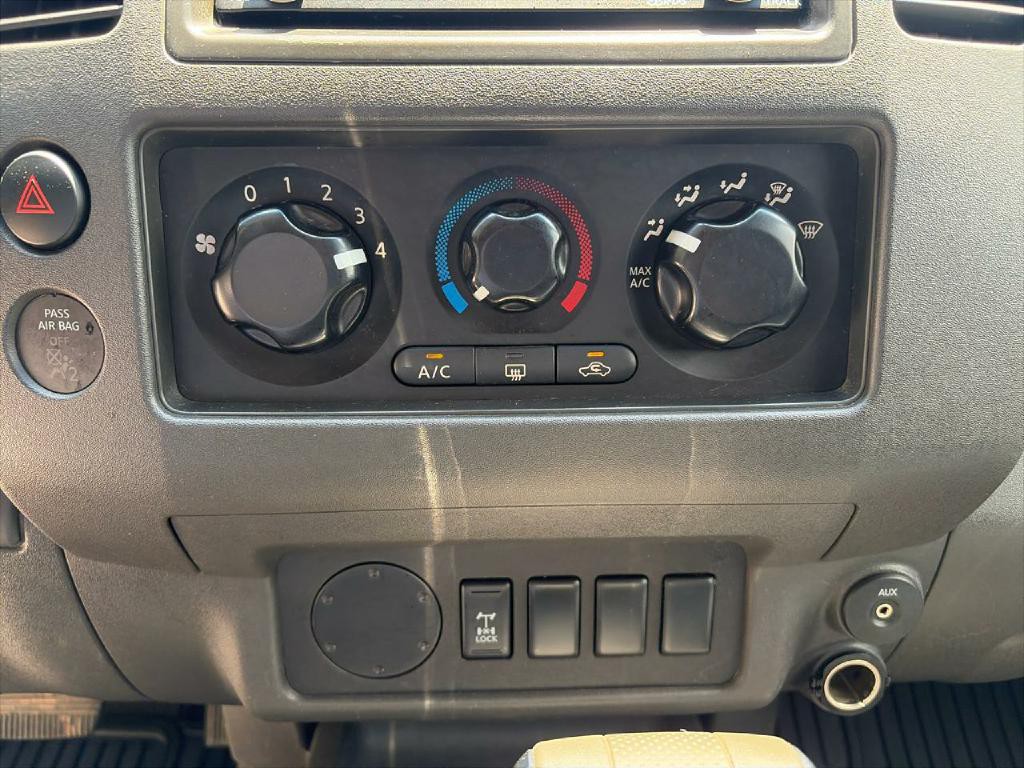 2007 Nissan Frontier Image 16