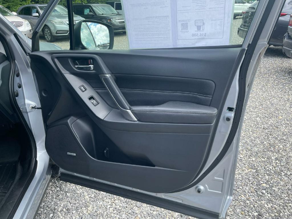 2017 Subaru Forester Image 10