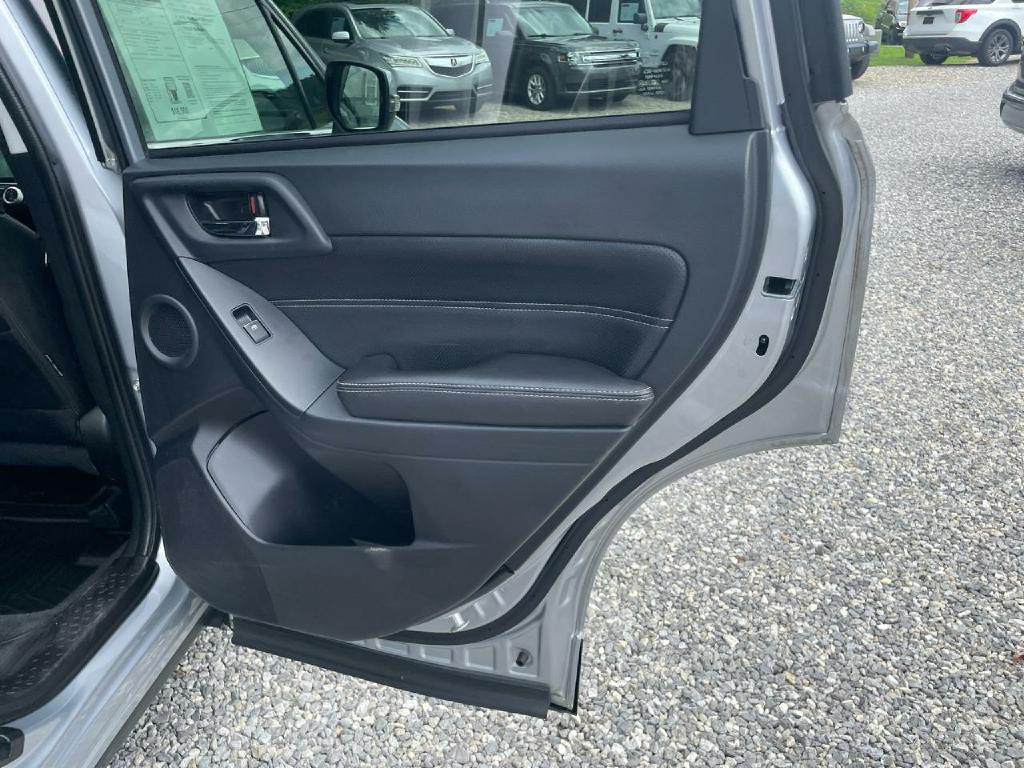 2017 Subaru Forester Image 13