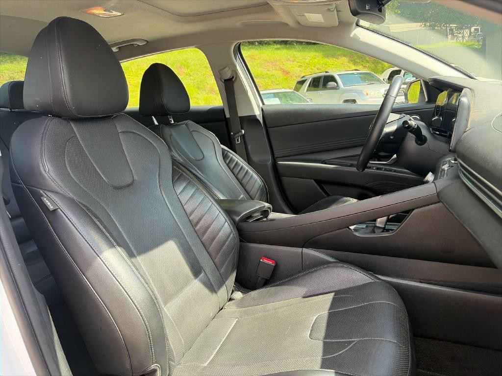 2023 Hyundai Elantra Image 3