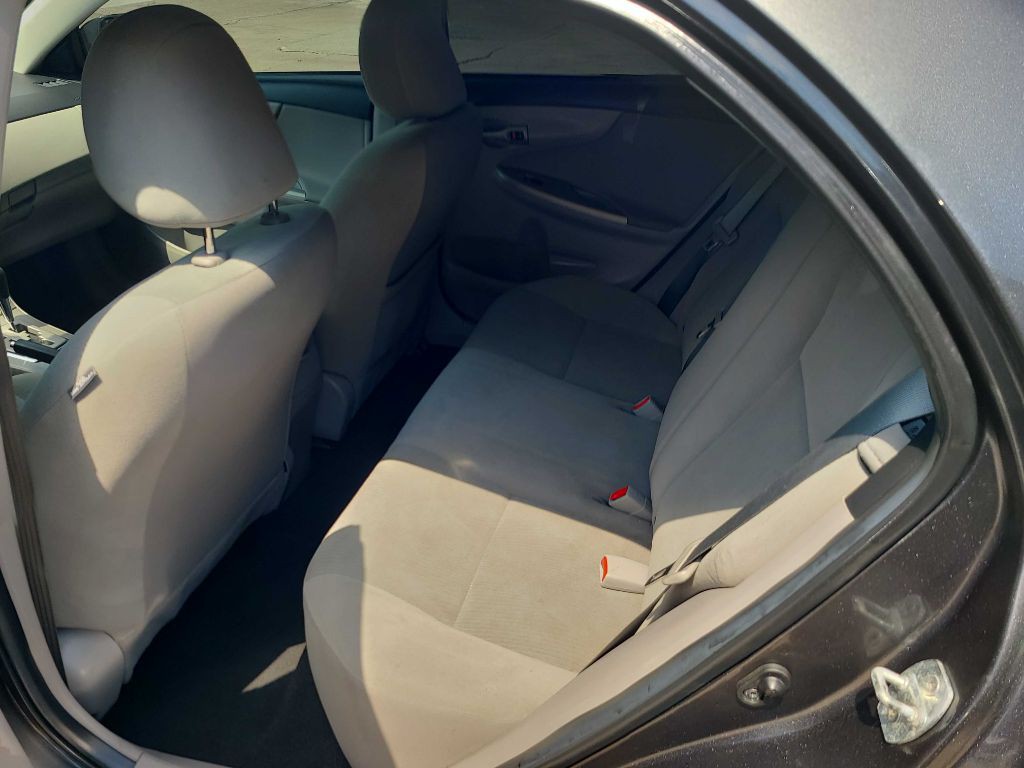 2013 Toyota Corolla Image 12