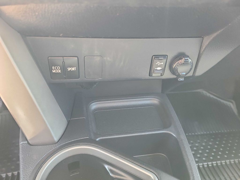 2017 Toyota Rav4 Image 8
