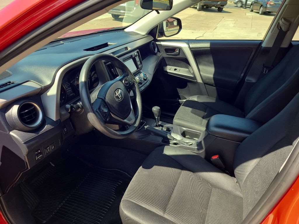 2017 Toyota Rav4 Image 2