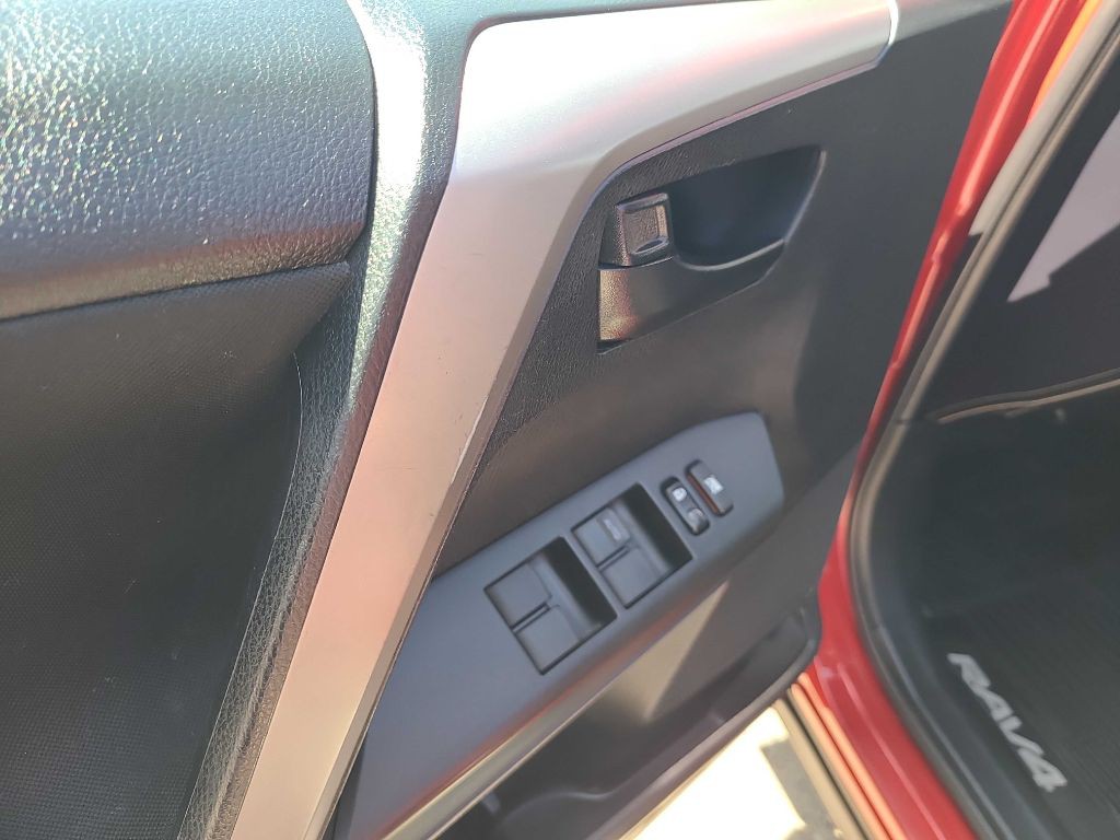 2017 Toyota Rav4 Image 3