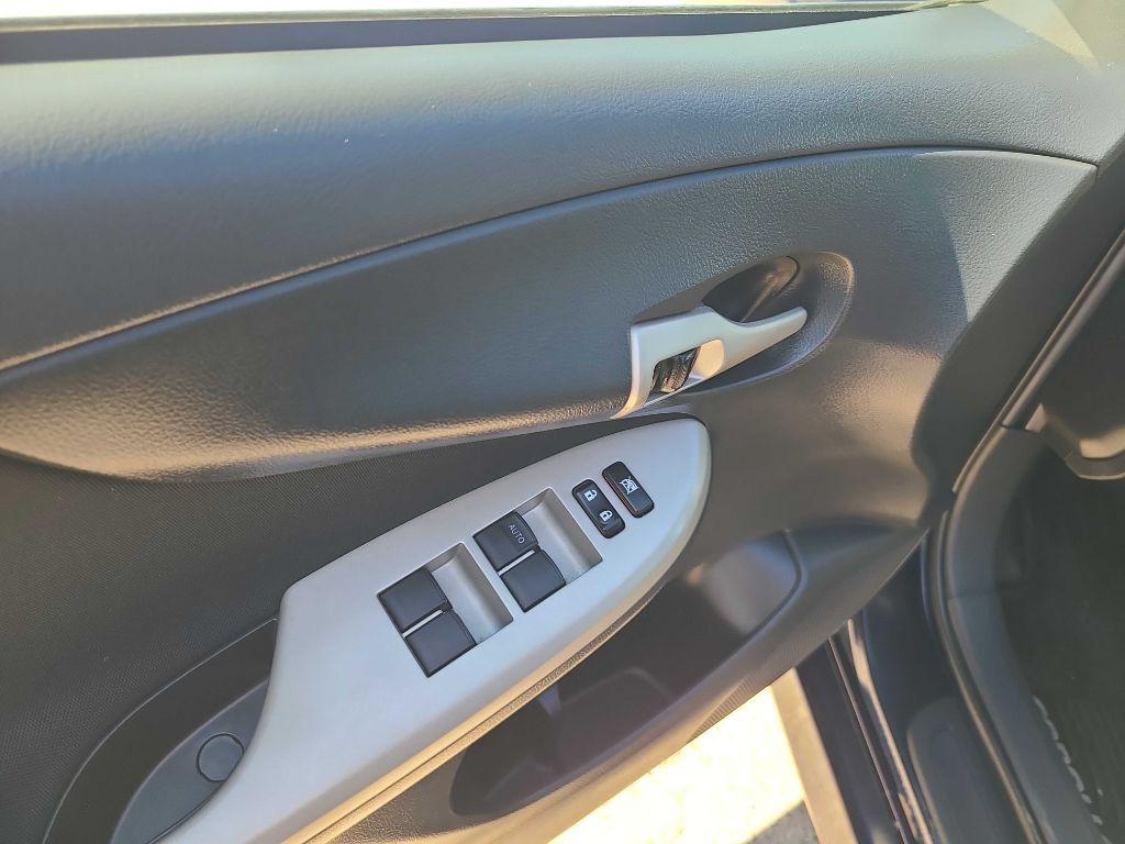 2011 Toyota Corolla Image 2