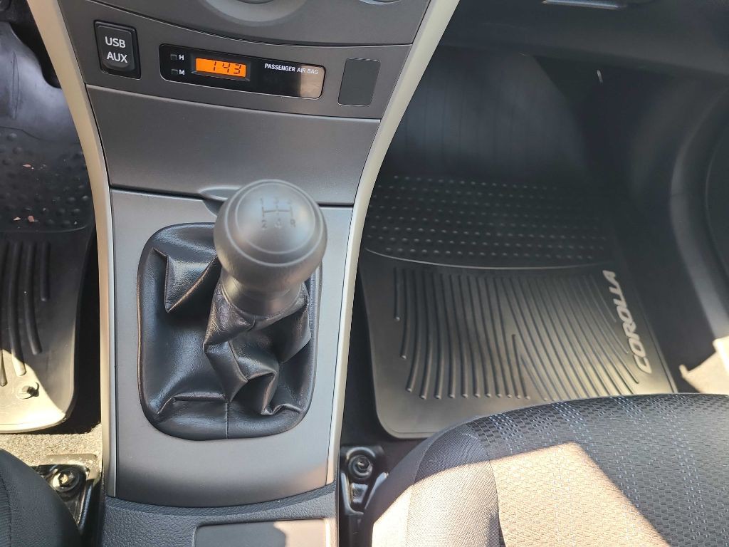 2011 Toyota Corolla Image 11