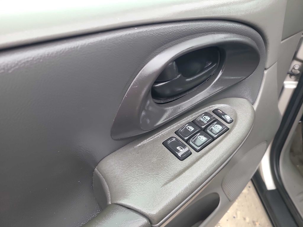 2004 Chevrolet Trailblazer Image 4