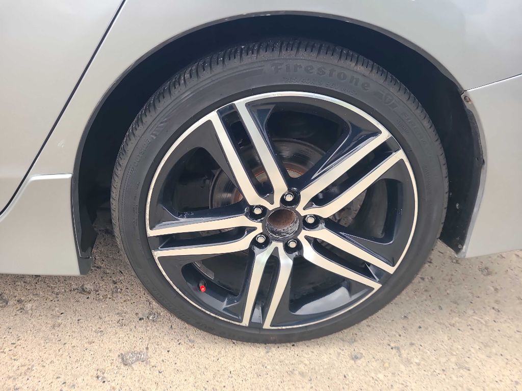 2017 Honda Accord Image 2