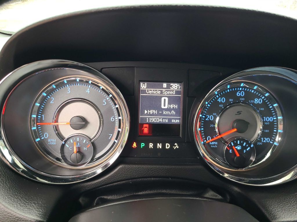 2014 Chrysler Town & Country Image 7