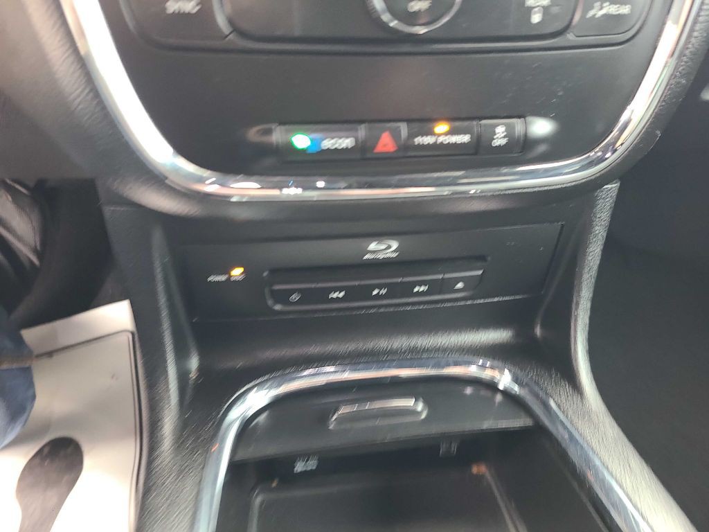 2014 Chrysler Town & Country Image 9