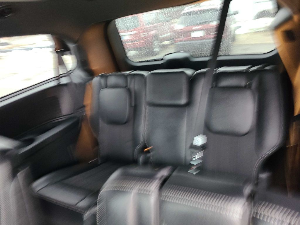 2014 Chrysler Town & Country Image 15