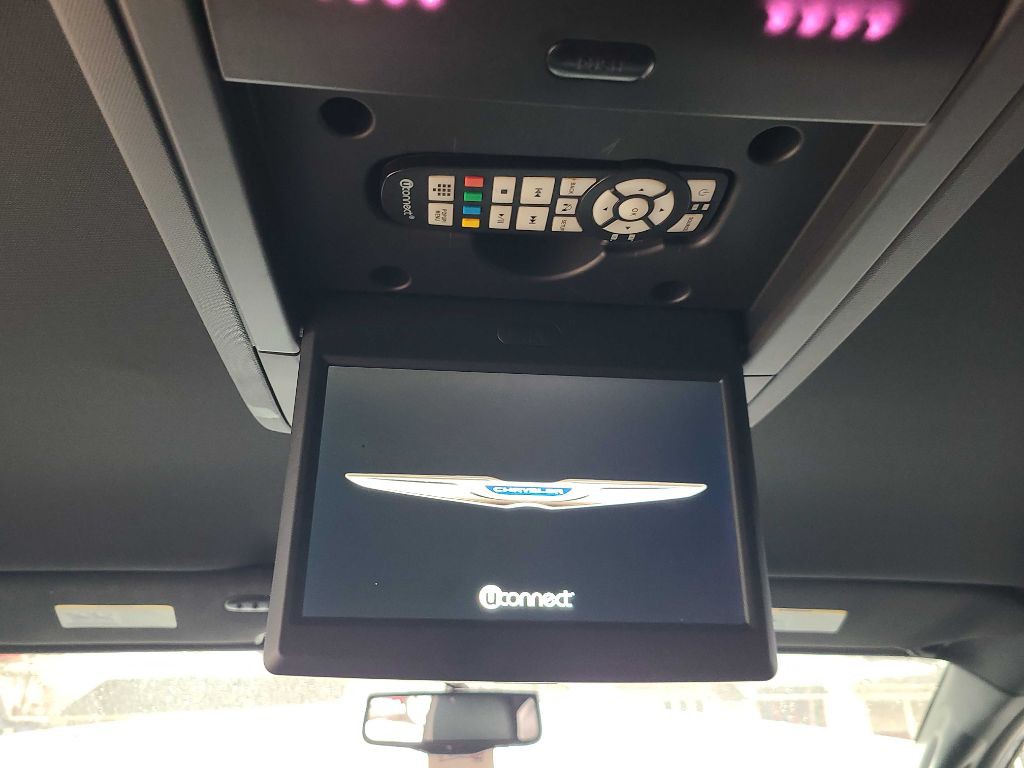 2014 Chrysler Town & Country Image 19